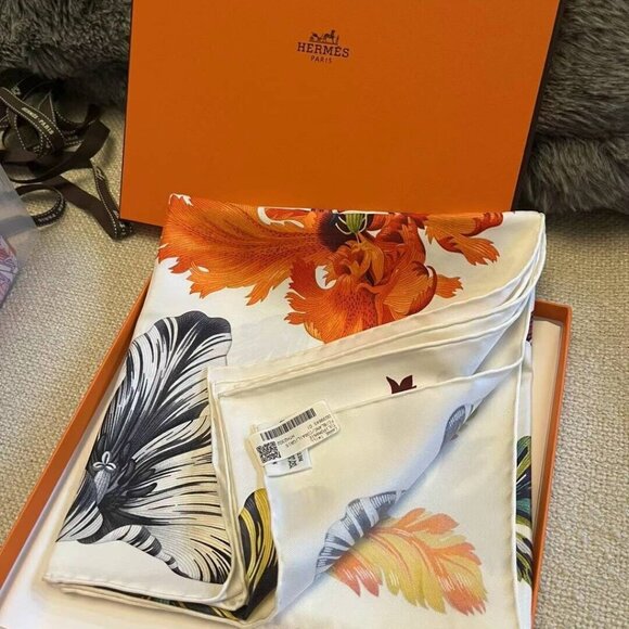 NWT New Box HERMES Tulipomanie Scarf 90cm Blanc/ Corail 100% Silk Carre Unused - Picture 3 of 6